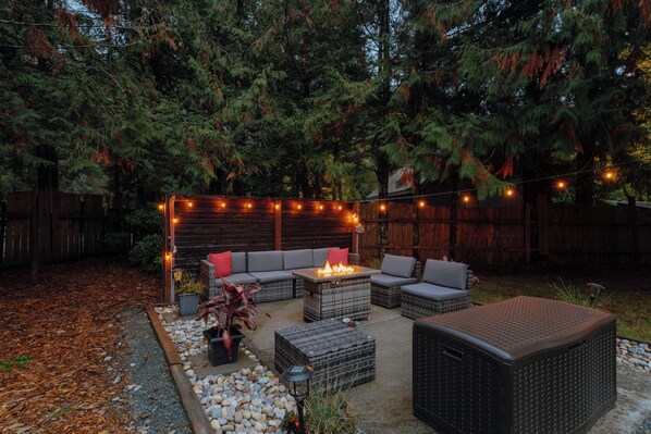 Terrace/patio - Millie's charming pet friendly cabin w/ wifi, fenced yard by hikes & Stevens Pass (Baring)