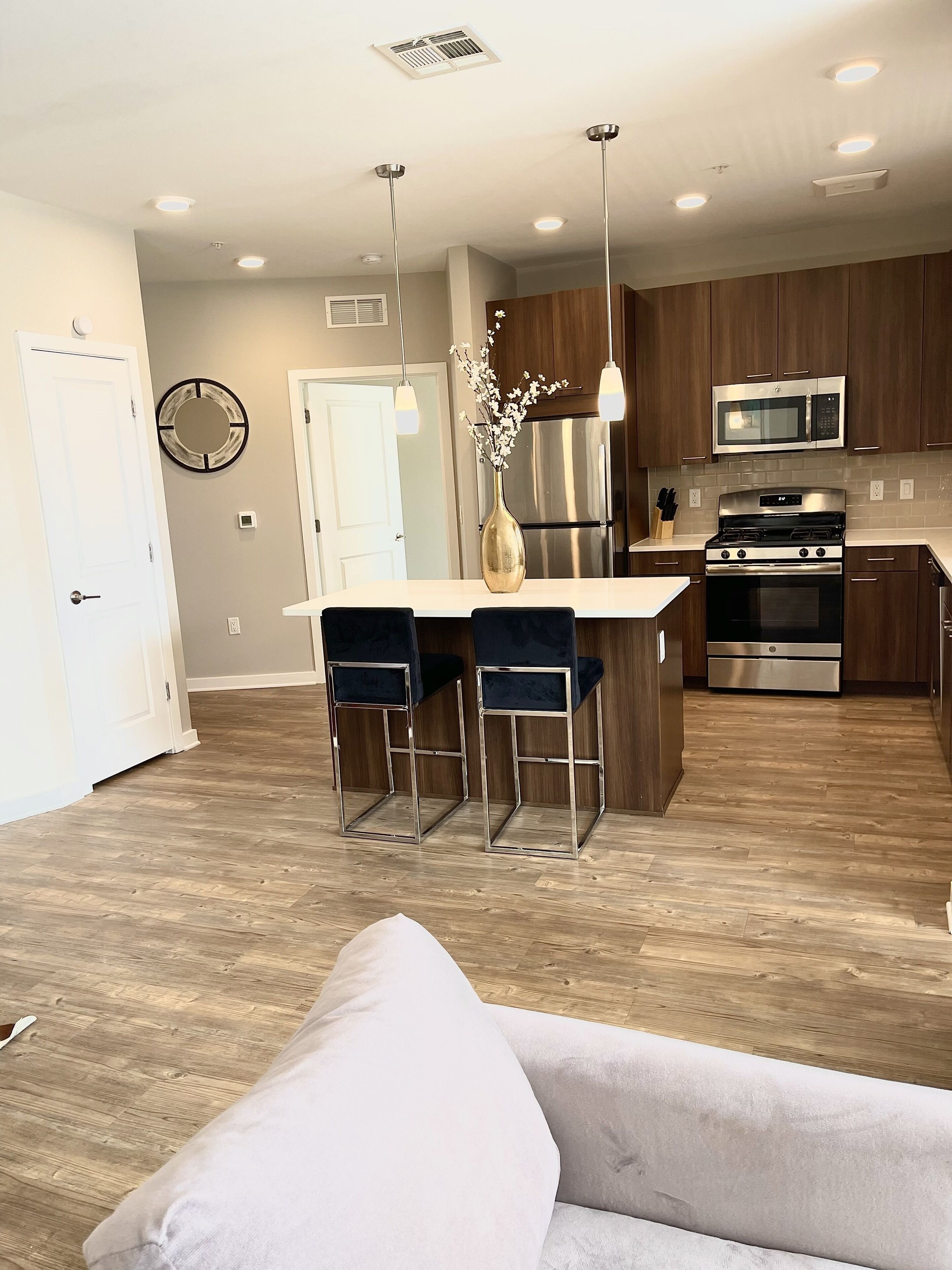 Beautiful cozy 2 bed, 2 bath apartment with pool