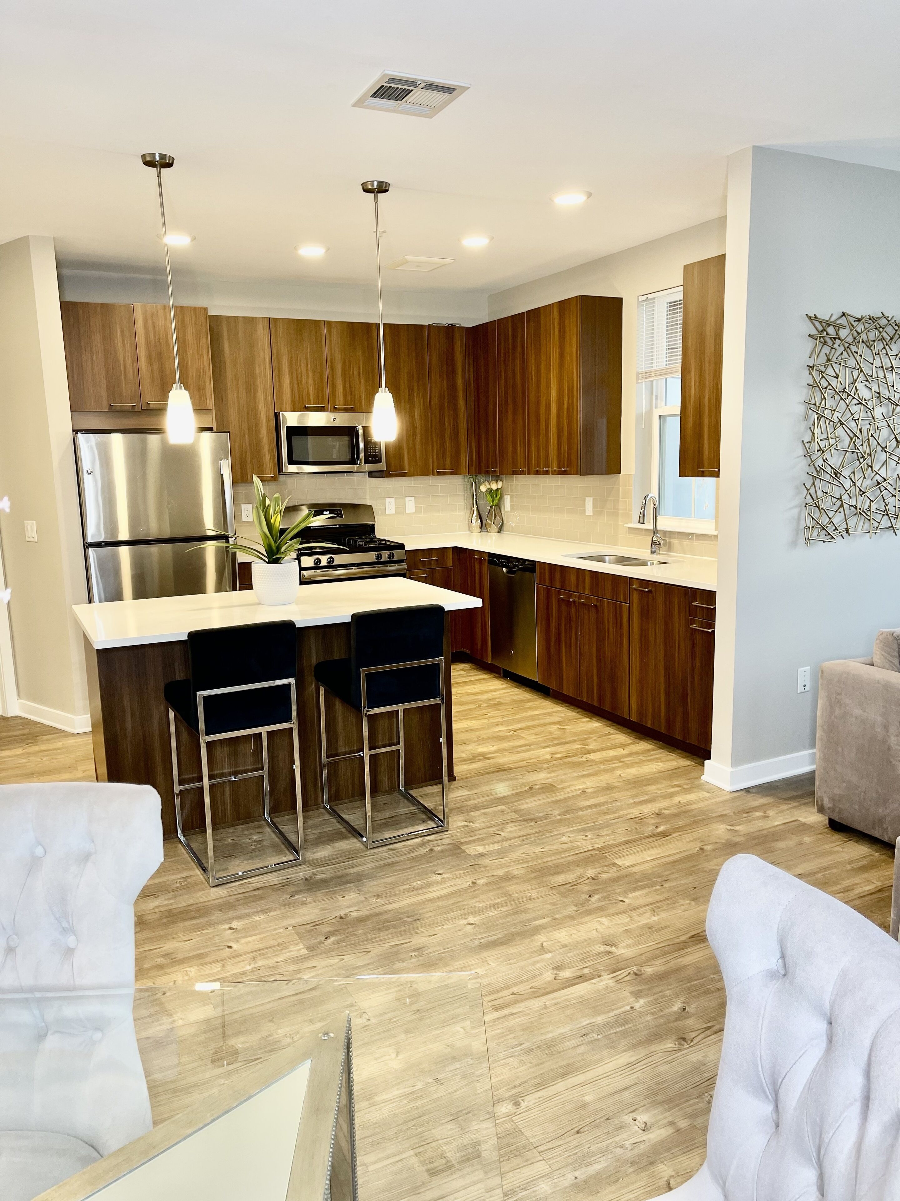 Beautiful cozy 2 bed, 2 bath apartment with pool