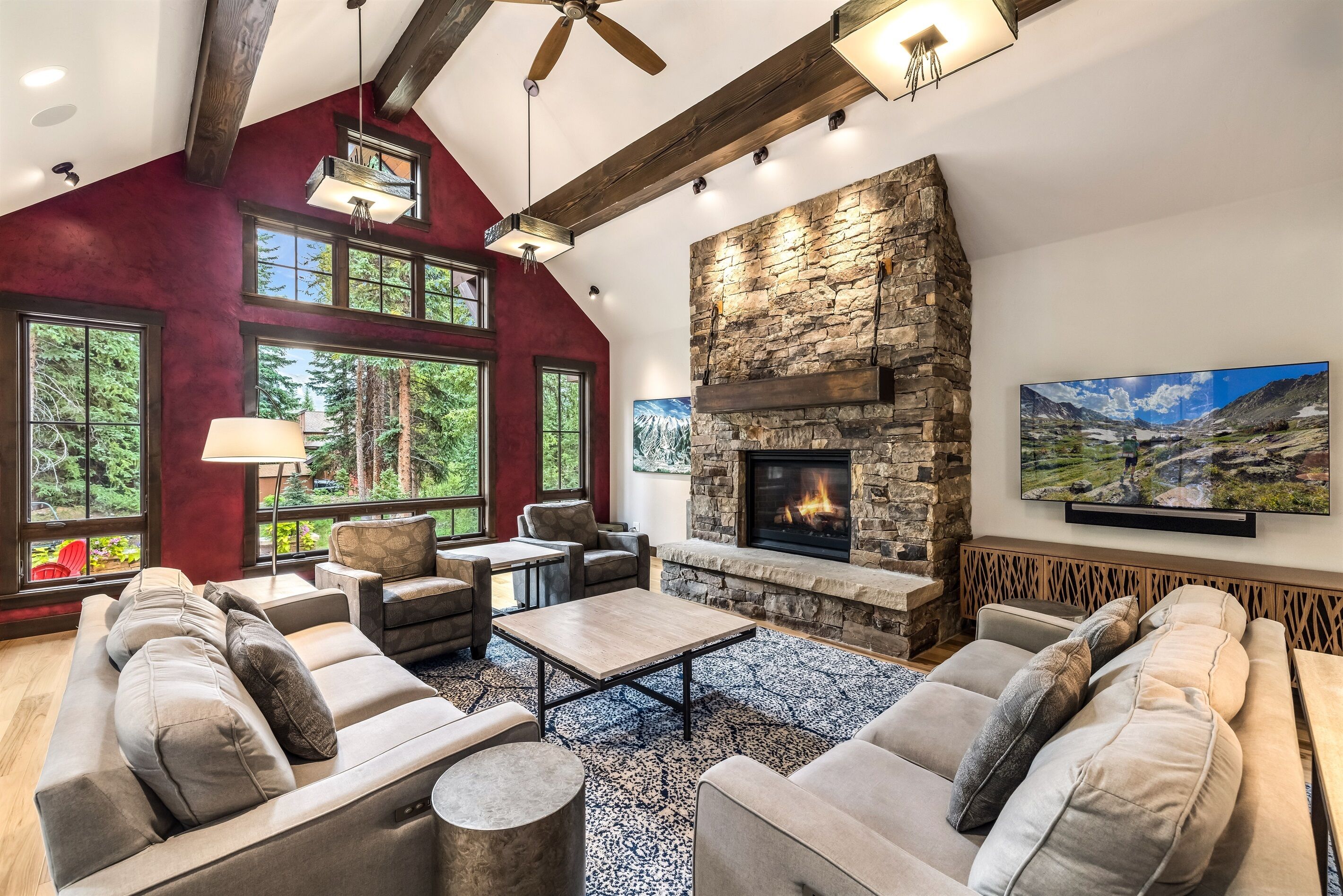 BIG, 1.5 miles to resort/town, no stairs for entry or main level