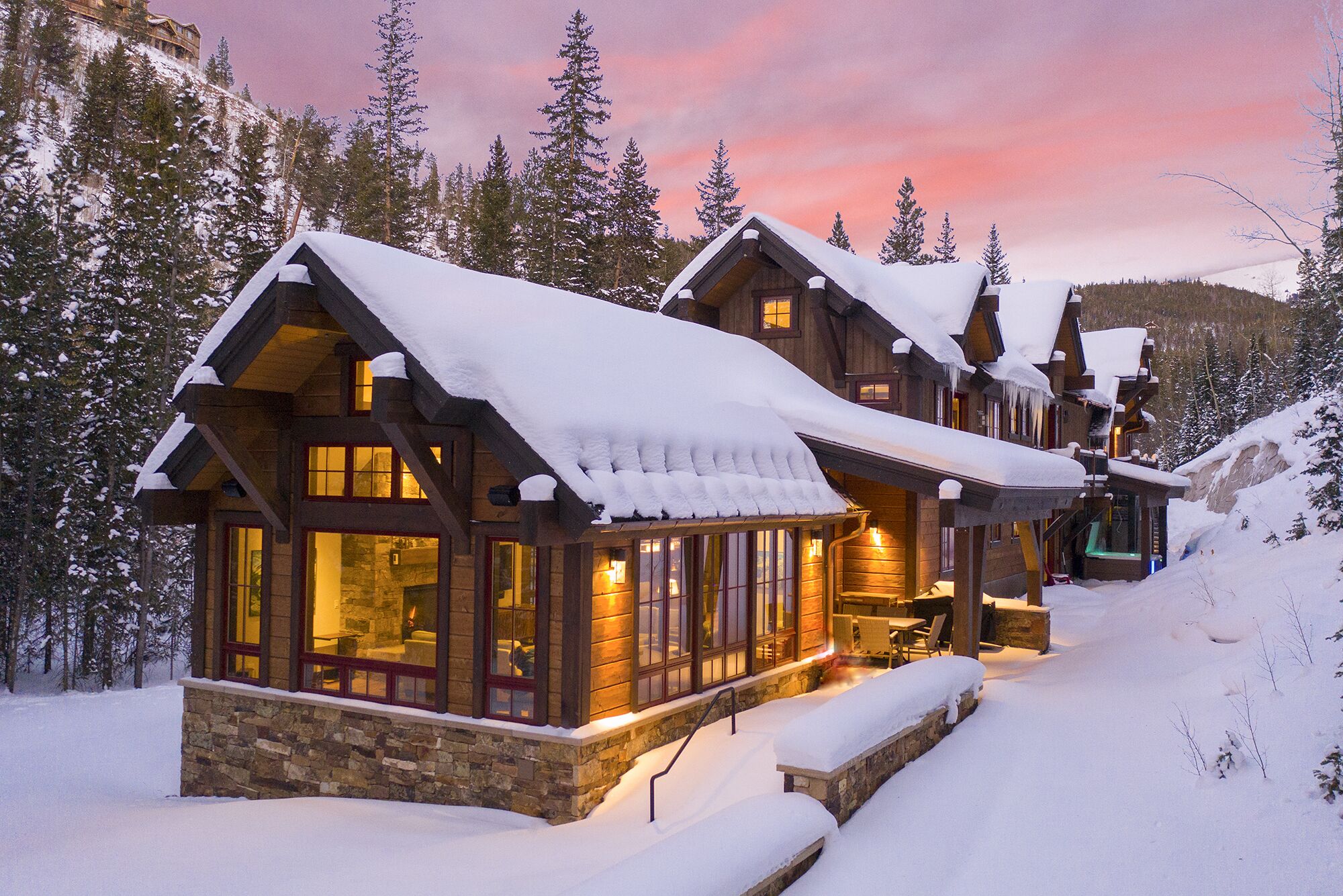 BIG, 1.5 miles to resort/town, no stairs for entry or main level