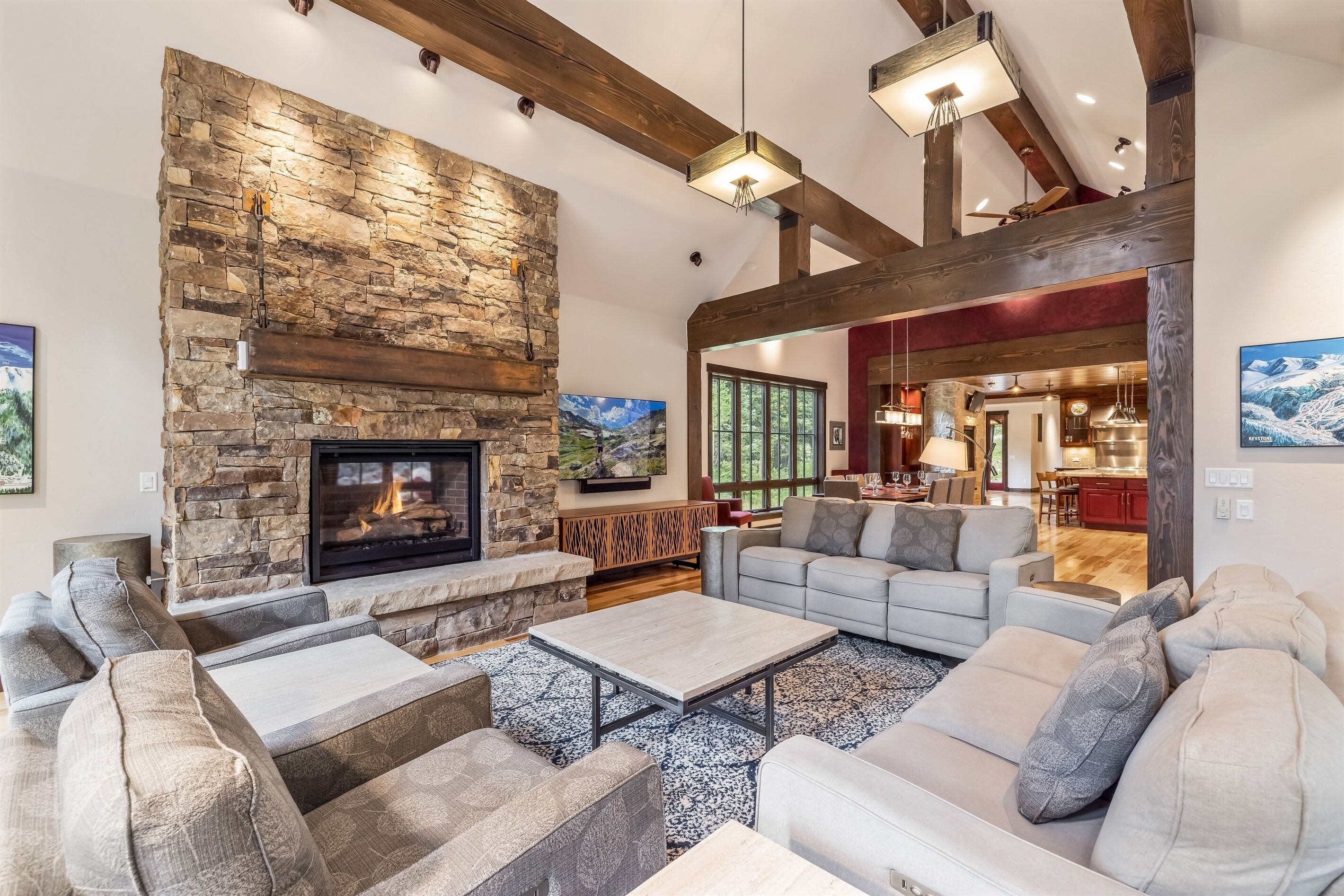 BIG, 1.5 miles to resort/town, no stairs for entry or main level