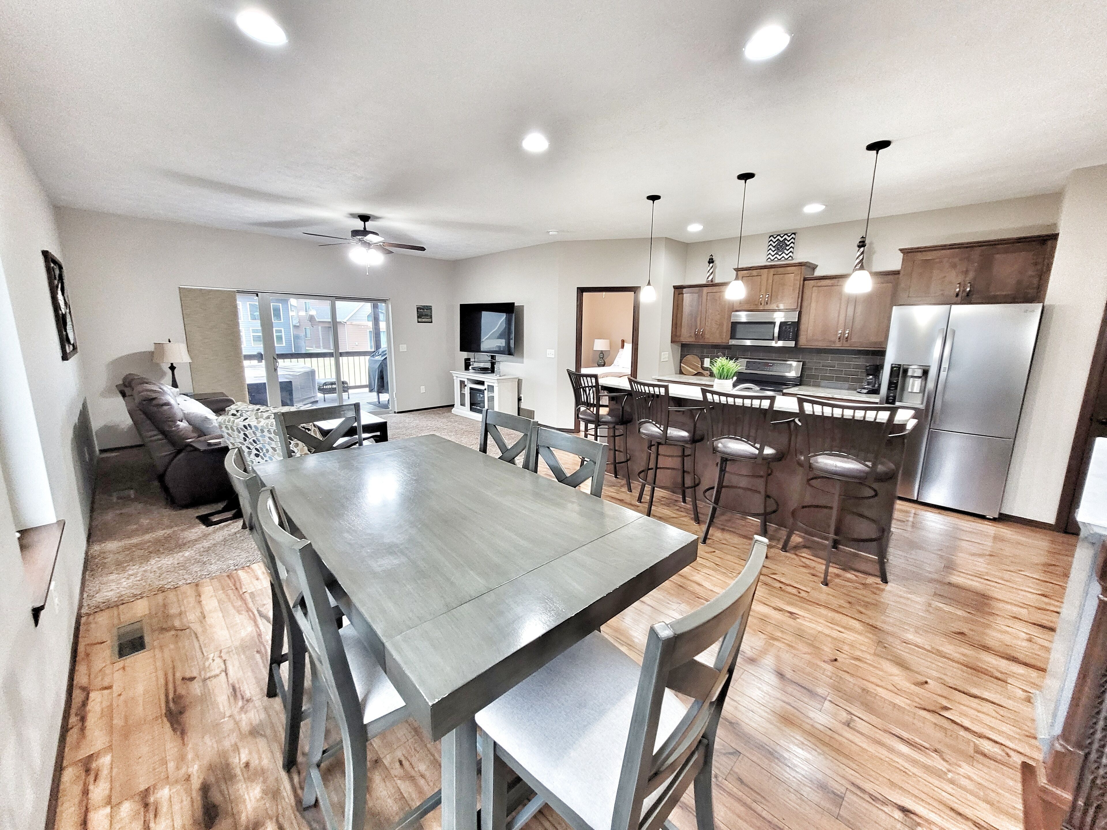 Rest Ashore: True 4-BR, Spacious, Gas Firepit, Cozy Fireplace, Comfy Beds, Clean