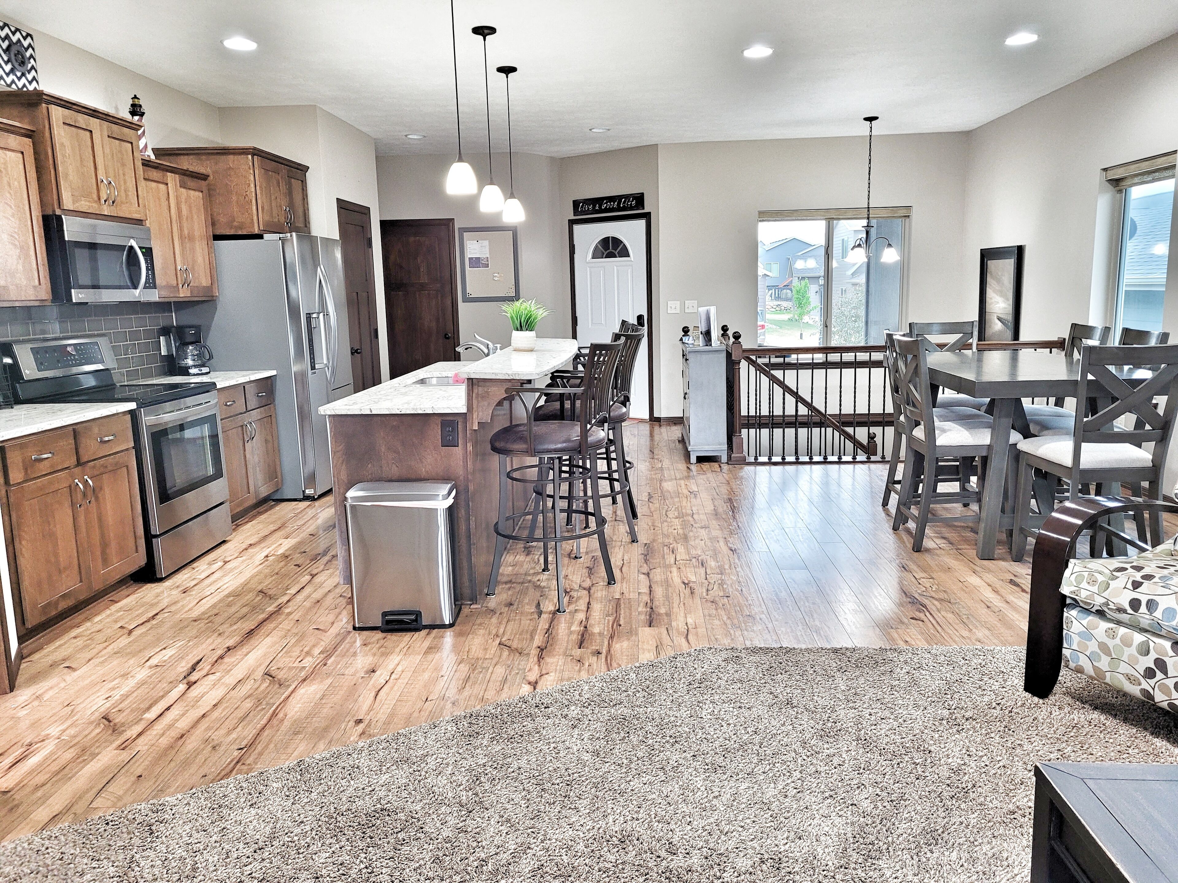 Rest Ashore: True 4-BR, Spacious, Gas Firepit, Cozy Fireplace, Comfy Beds, Clean