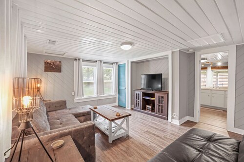 The Ponchatoula Cottage - est. 1964