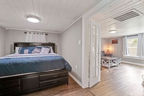 1 chambre, bureau, fer et planche à repasser, accès au Wi-Fi (inclus)