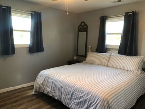 3 bedrooms, iron/ironing board, free WiFi, bed sheets