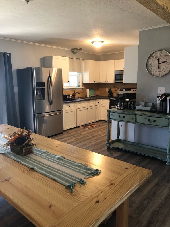 Fridge, microwave, oven, stovetop - Grandma's House (Summit)