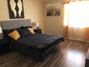 2 habitaciones, escritorio, tabla de planchar con plancha y wifi gratis 