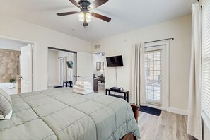 4 bedrooms, iron/ironing board, WiFi, bed sheets