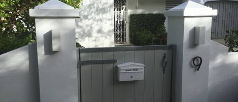 المنطقة المحيطة بالمنشأة