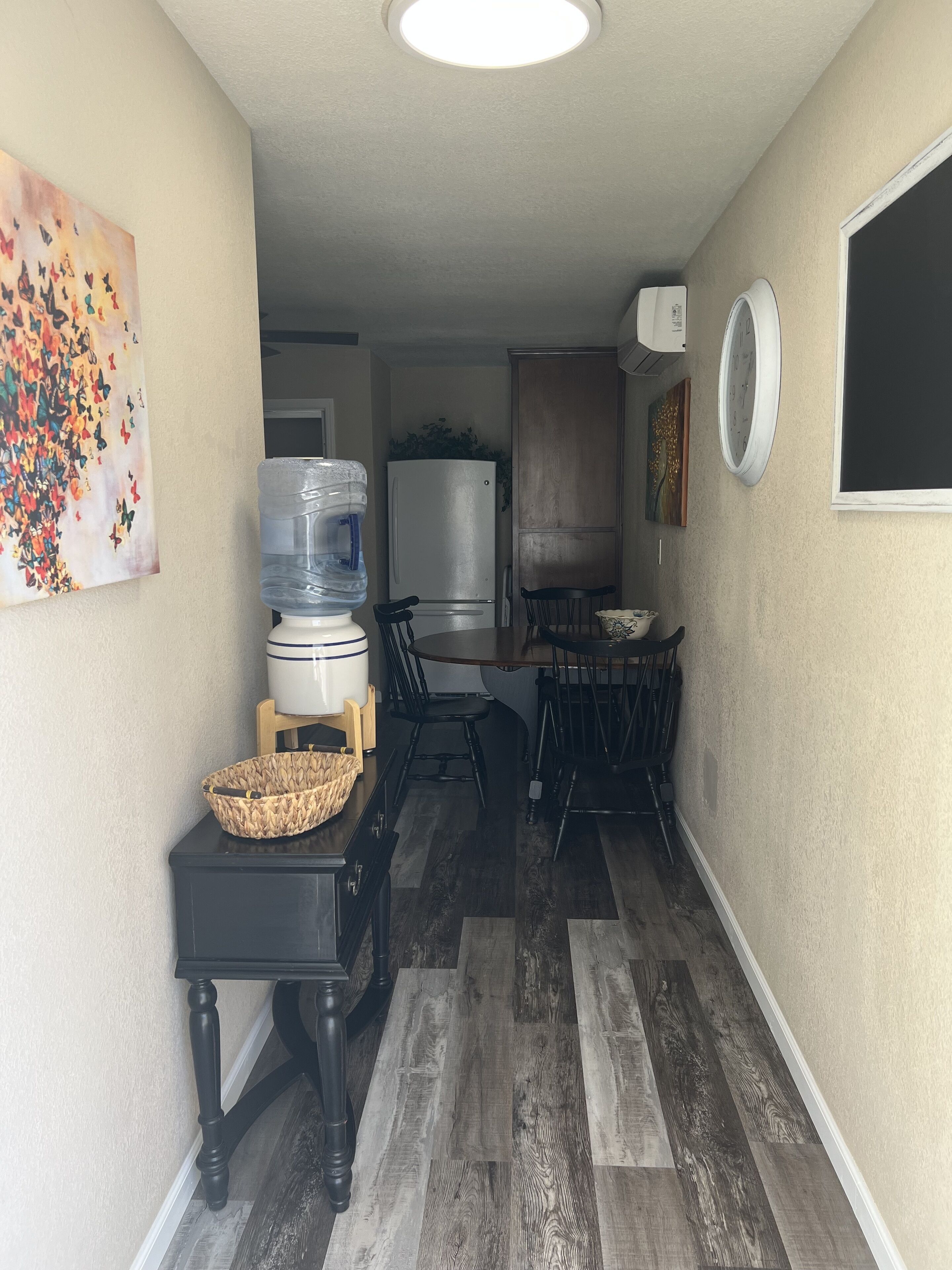 Wild Turkey Way Guesthouse!!! Short 5 Minute Walk to the Springville Ranch!