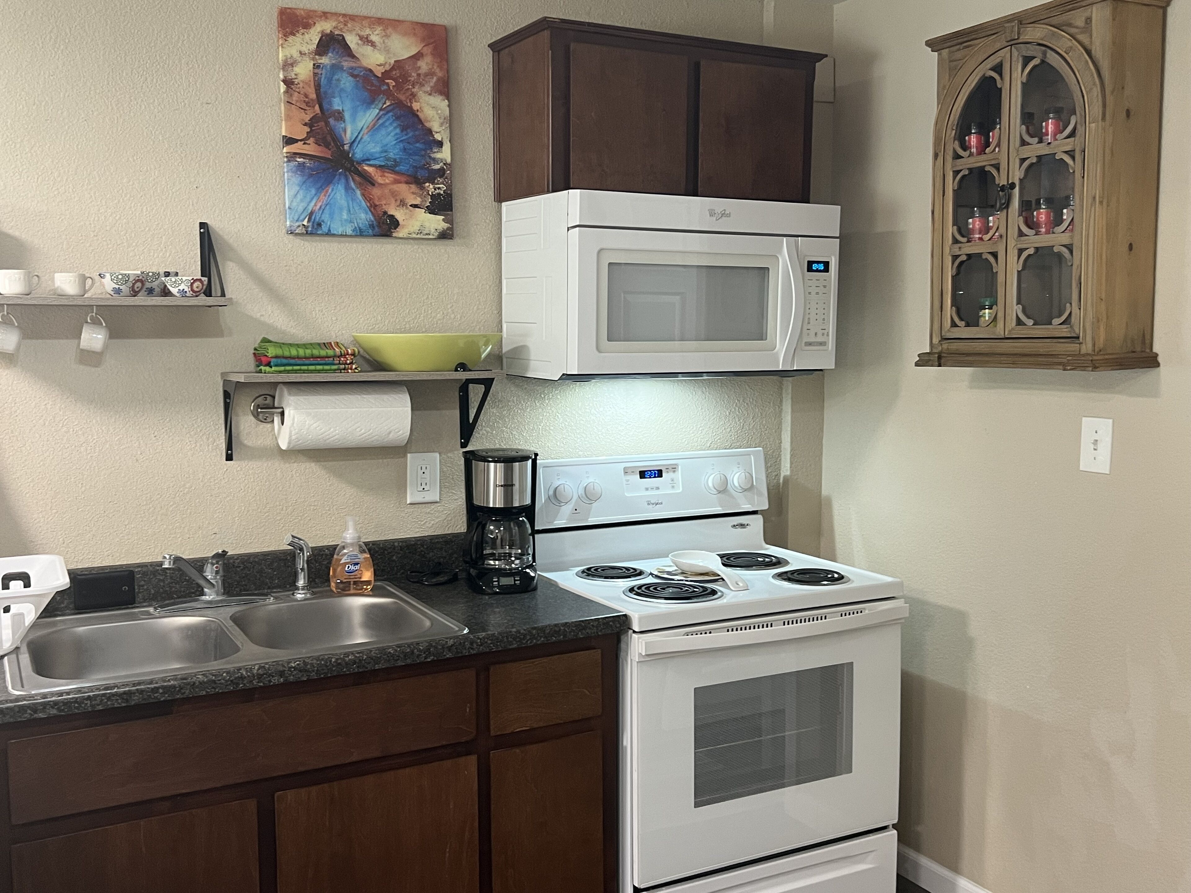 Wild Turkey Way Guesthouse!!! Short 5 Minute Walk to the Springville Ranch!