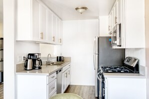 Réfrigérateur, micro-ondes, four, lave-vaisselle