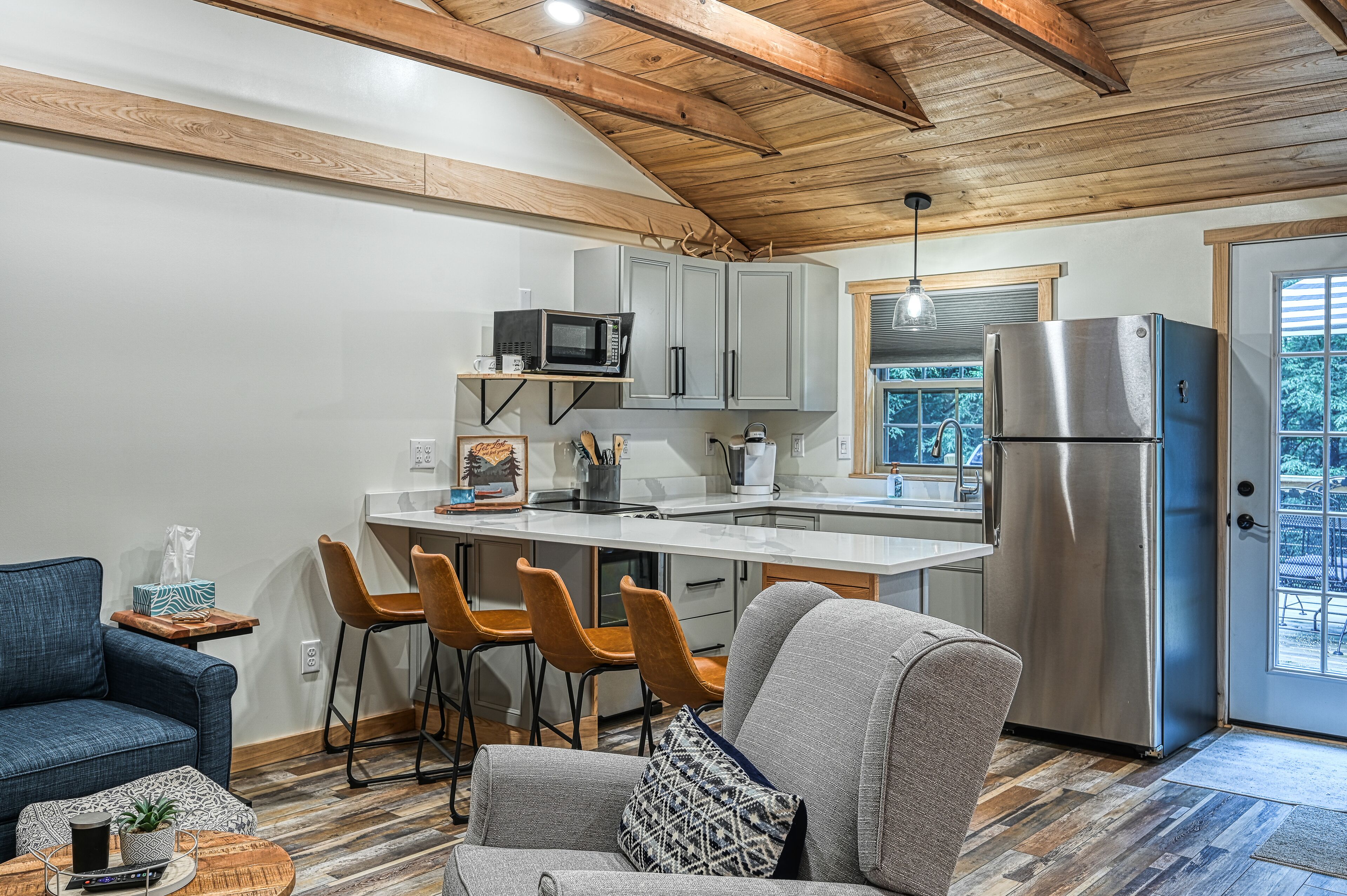 Private cabin with hot tub, outdoor dining, and fireplace