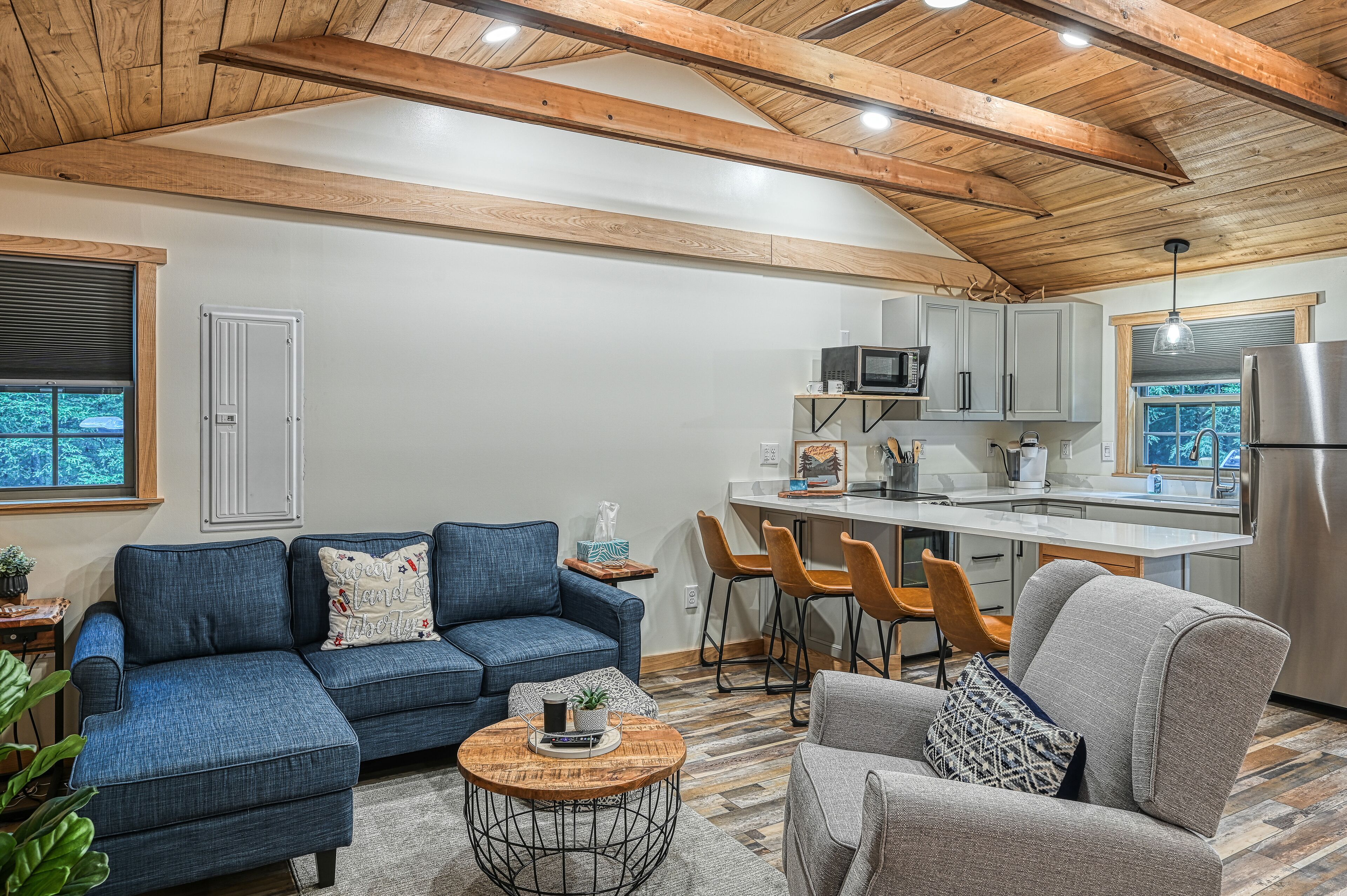 Private cabin with hot tub, outdoor dining, and fireplace