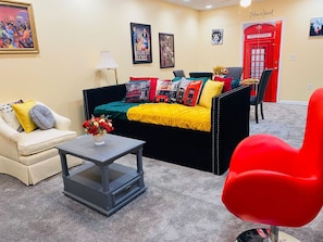 Elite House, 1 Bedroom, Non Smoking, Kitchen | Living area - Sweet Home Georgia Amour (Peachtree Corners)