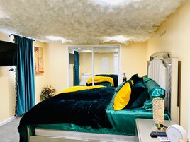 Elite House, 1 Bedroom, Non Smoking, Kitchen | 1 bedroom, laptop workspace, blackout drapes, iron/ironing board