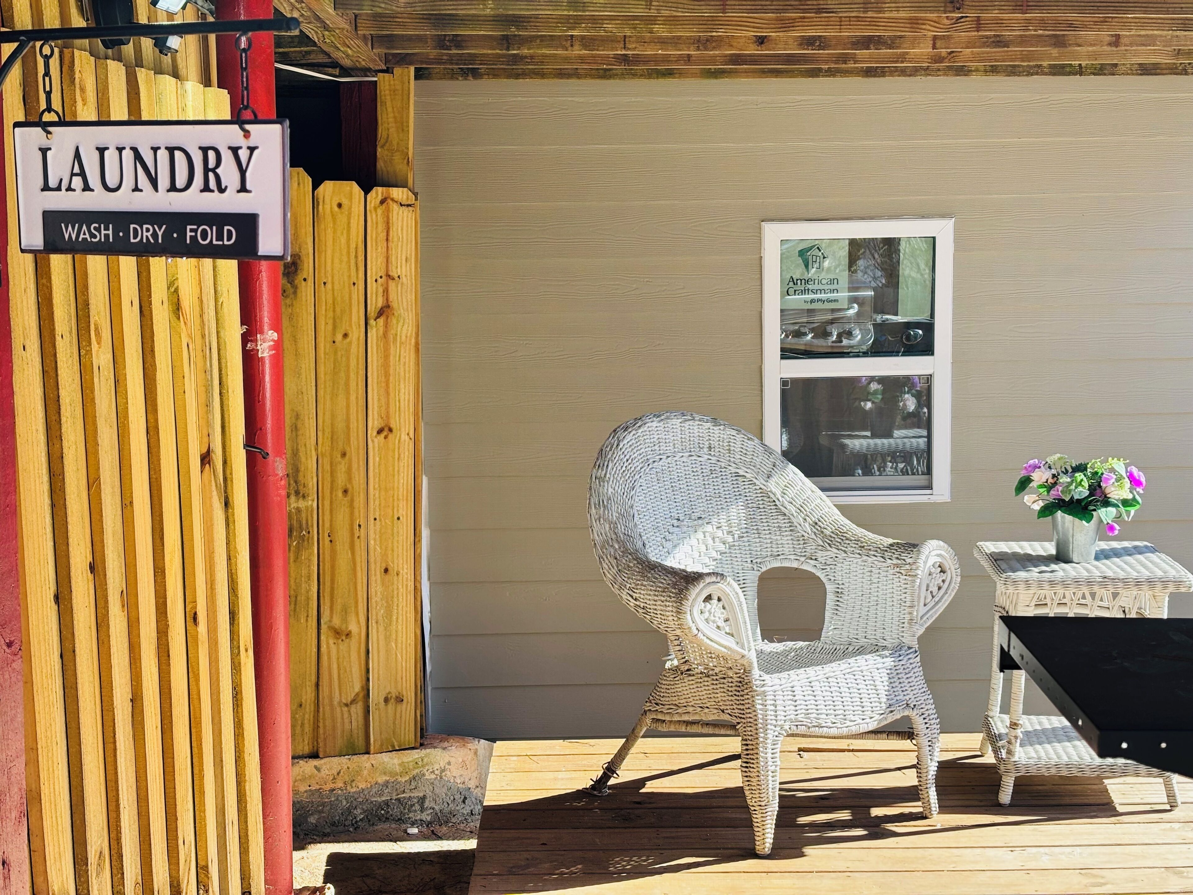 Romantic House, Multiple Beds, Kitchen, Ground Floor | Laundry