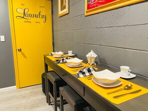 Superior House | In-room dining - Sweet Home Georgia Amour (Peachtree Corners)