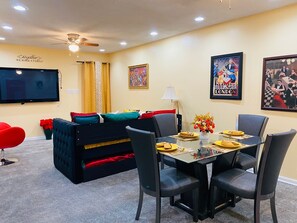 Elite House, 1 Bedroom, Non Smoking, Kitchen | Living area - Sweet Home Georgia Amour (Peachtree Corners)