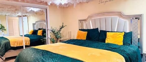 Elite House, 1 Bedroom, Non Smoking, Kitchen | 1 bedroom, laptop workspace, blackout drapes, iron/ironing board