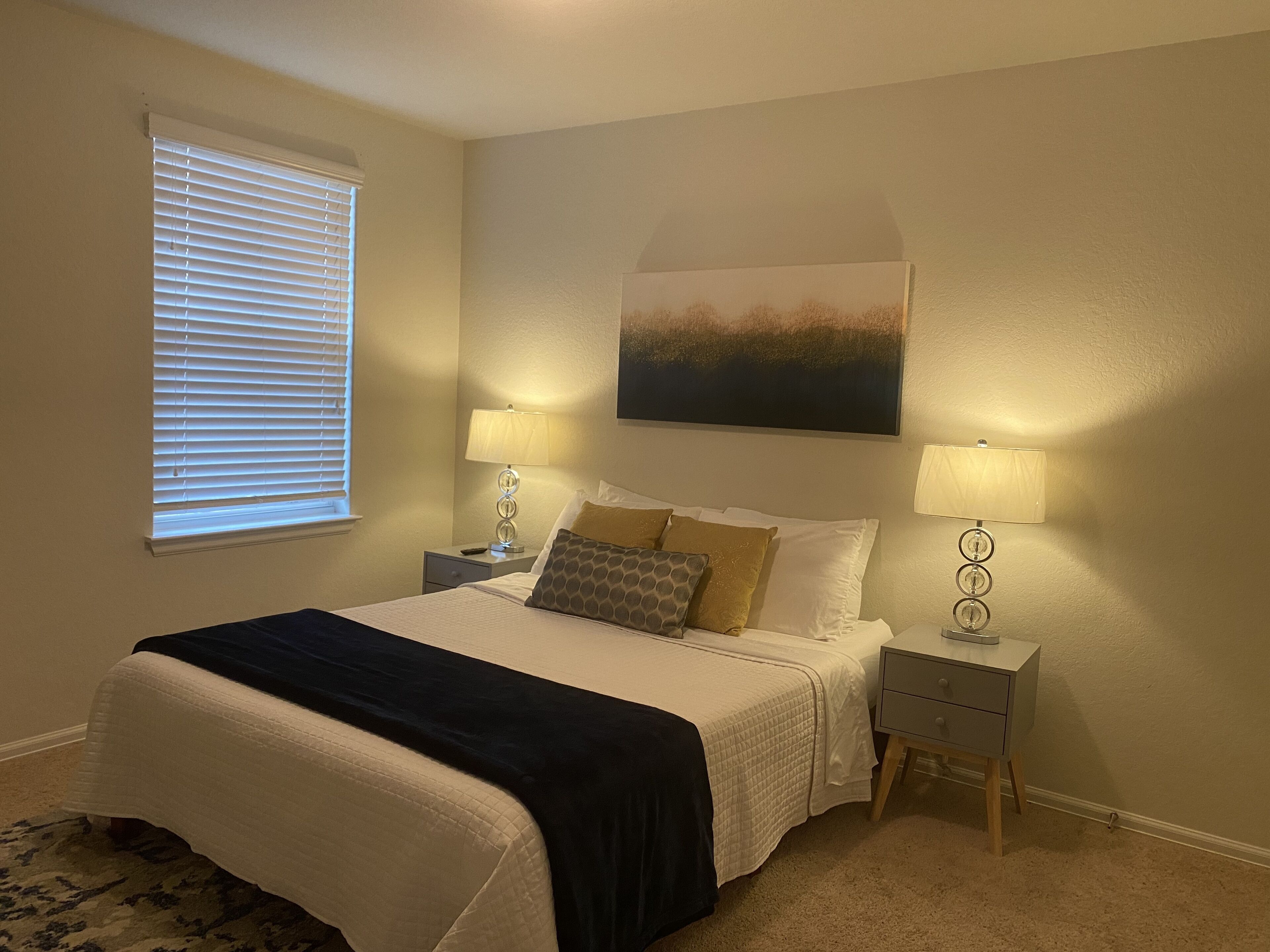 Beautiful and comfortable house 5 miles to sea world