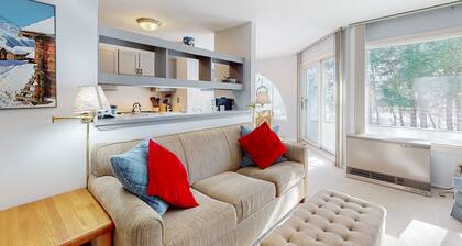 Charming mountainside condo with fireplace, skiing, balcony, & washer/dryer