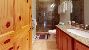 Een douche, gratis toiletartikelen, een haardroger, handdoeken
