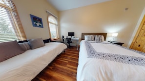 2 bedrooms, desk, WiFi, bed sheets