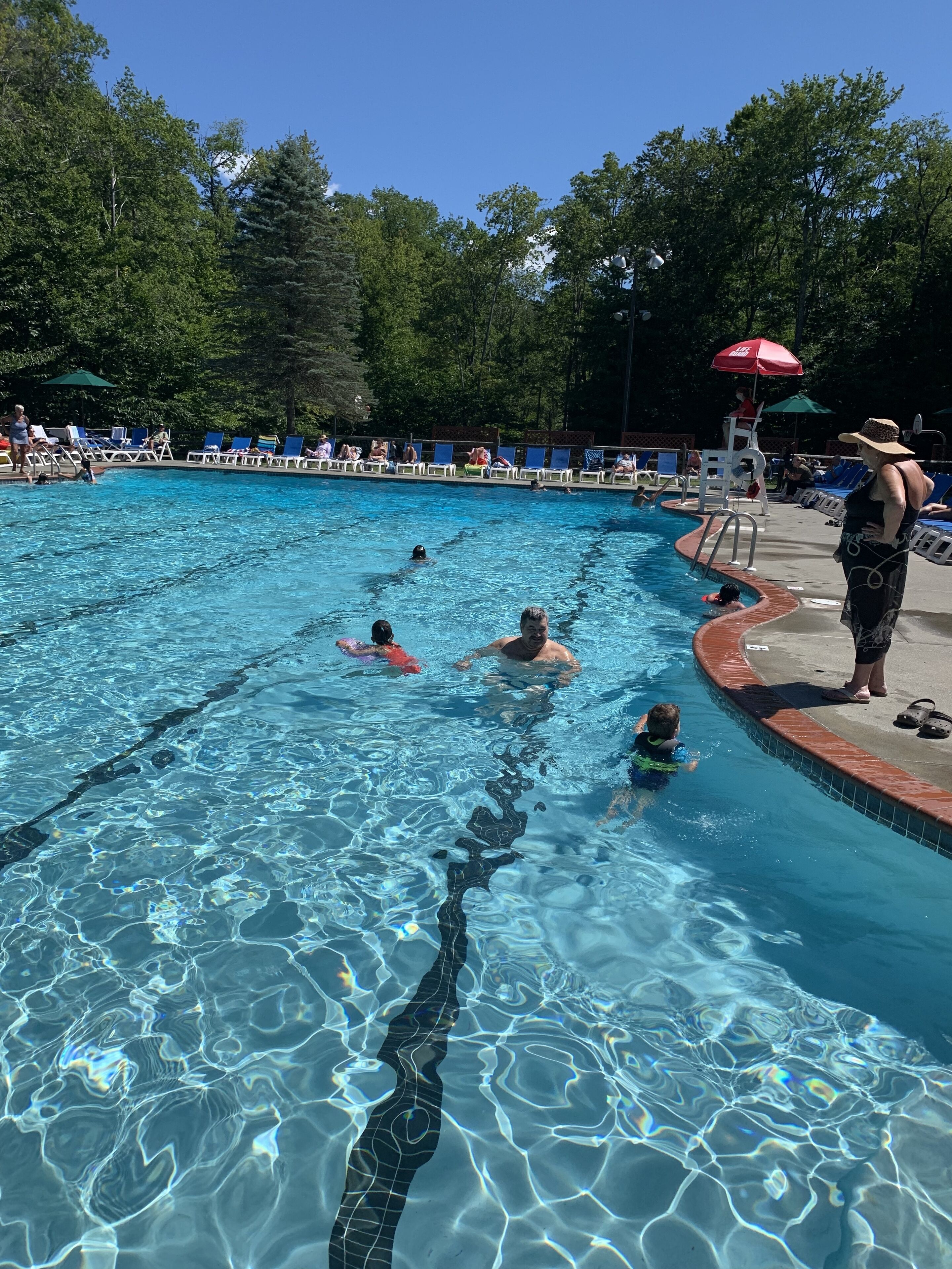 Inomhuspool och utomhuspool