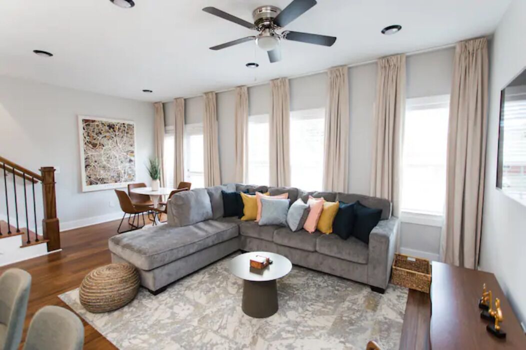 Spacious townhouse minutes from downtown