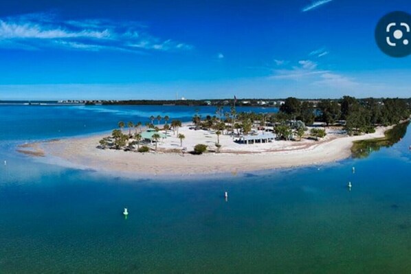 Beach nearby - HOLIDAY SALE! Spacious 3 BR close to the Beach! Pet Friendly! ALL 5 ⭐️ reviews! (Tarpon Springs)