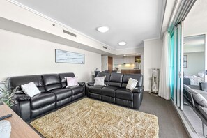 Smart TV - Dress Circle! 2Bed/2Bath/1Car/Amazing Views ~ CBD (Brisbane City)