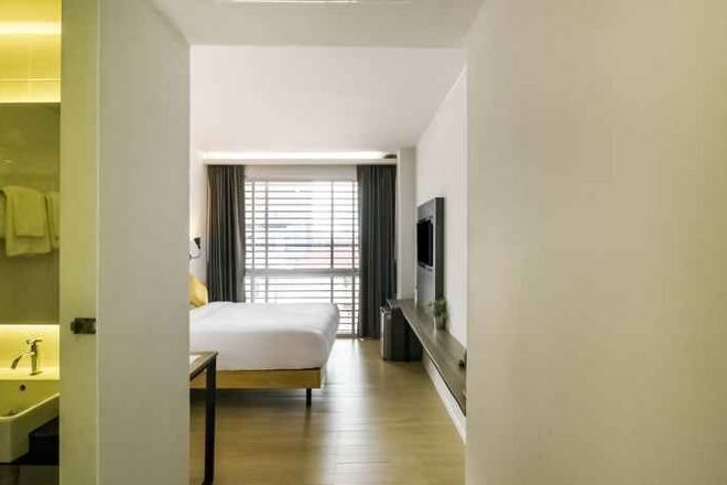 Escritorio, espacio para trabajar con un portátil, wifi gratis