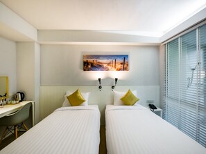 Deluxe Twin Room | Desk, laptop workspace, free WiFi, bed sheets - Kitzio House Hotel (Bangkok)