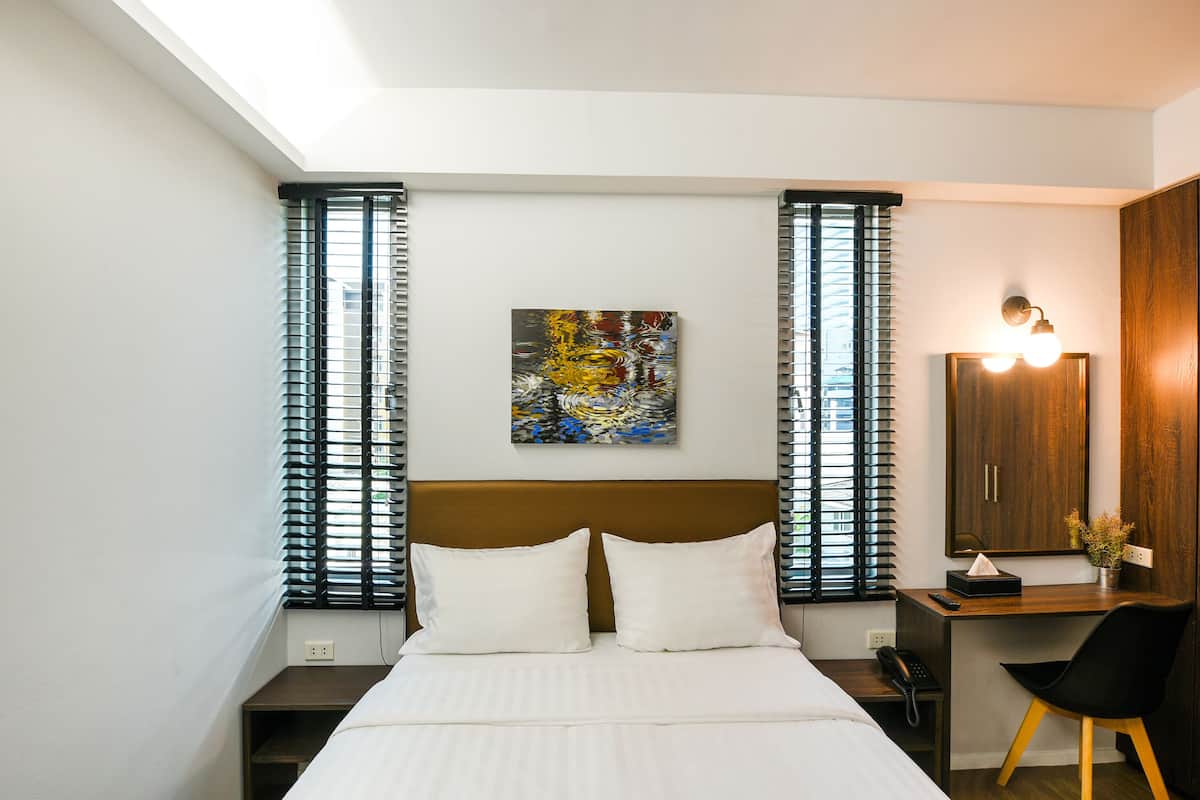 Desk, laptop workspace, free WiFi, bed sheets