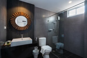 スーペリア ダブルルーム | バスルーム | ヘアドライヤー、タオル、石鹸、シャンプー