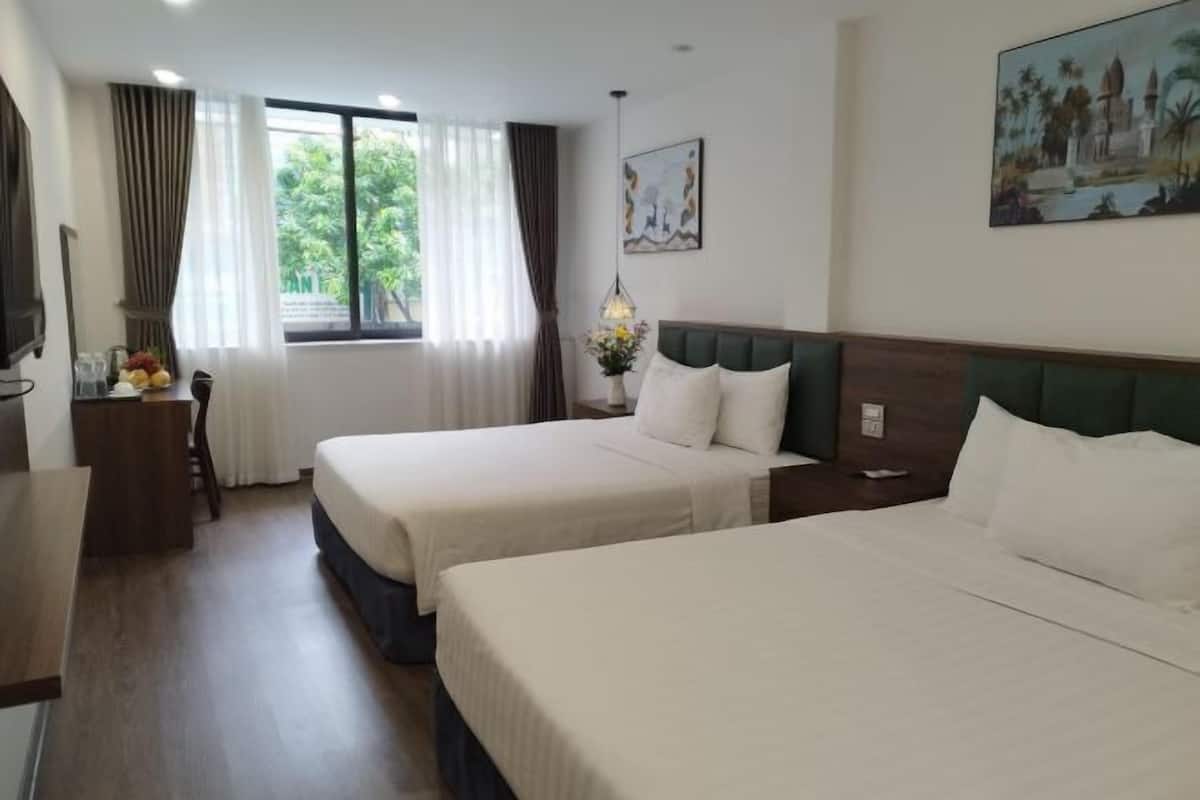 Premium bedding, minibar, in-room safe, desk