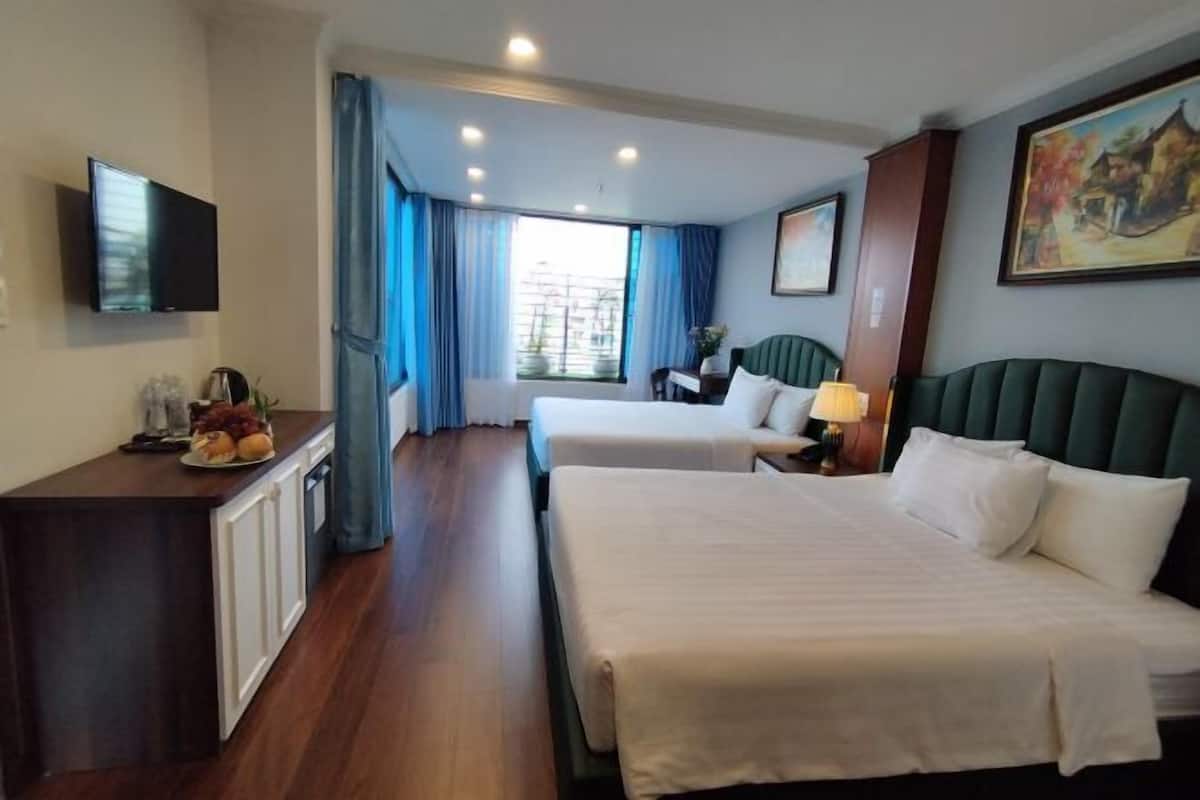 Premium bedding, minibar, in-room safe, desk