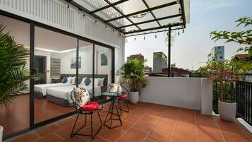 Kamar Keluarga, pemandangan kota (Executive Family Suite with Terrace) | Teras/patio