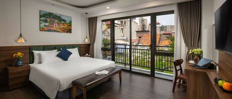 Junior Suite with Balcony | Premium bedding, minibar, in-room safe, desk