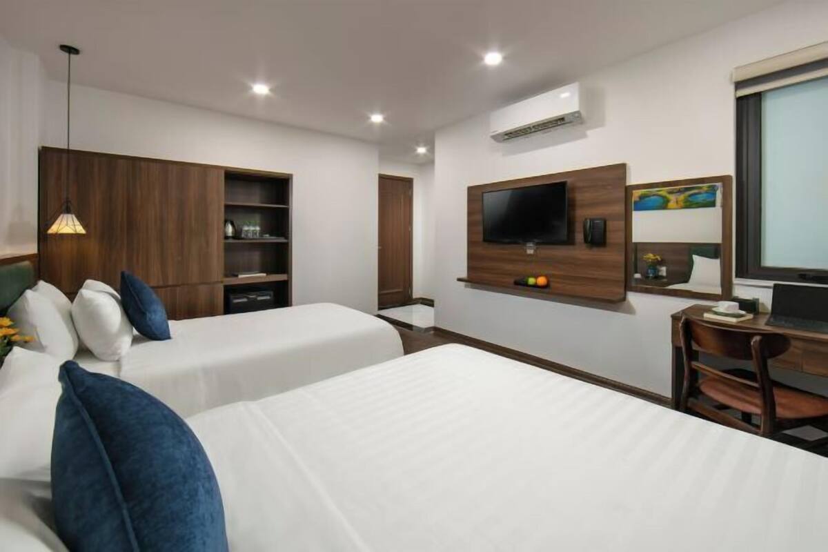 Premium bedding, minibar, in-room safe, desk