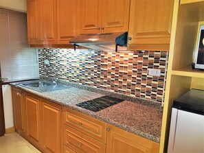 Studio | Eigene Küche | Kühlschrank, Mikrowelle, Herdplatte, Wasserkocher