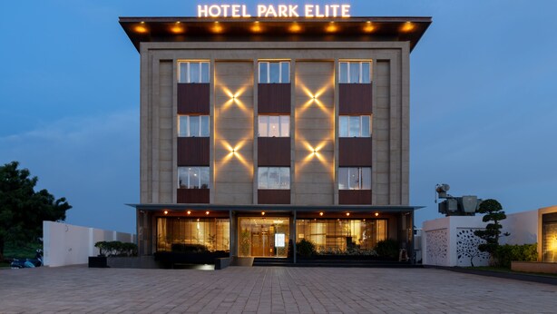 A modern hotel building with a sign reading "HOTEL PARK ELITE". - Hotel Park Elite (Gannavaram)