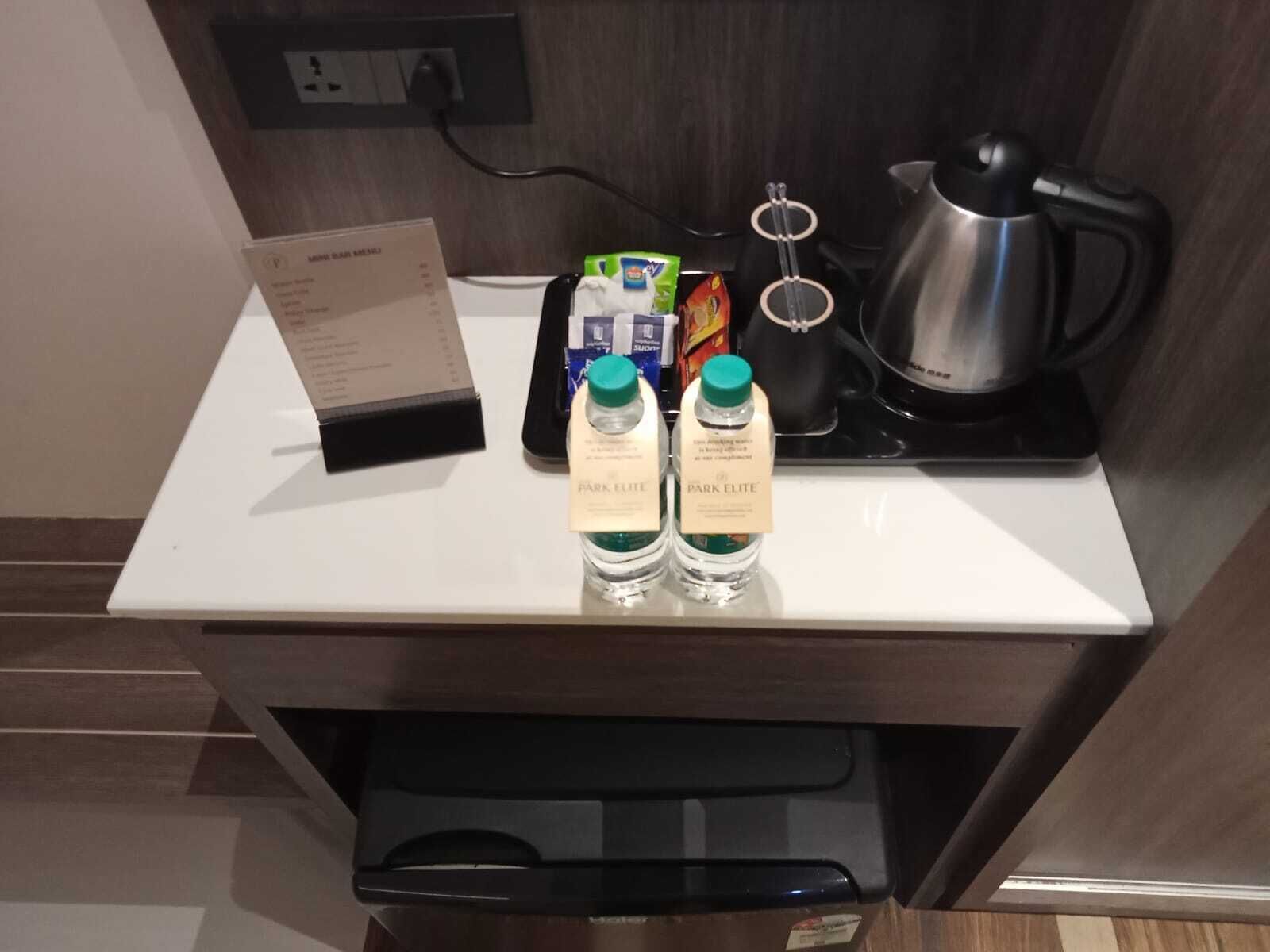 luxury studio suite, 1 bedroom, smoking, park view | coffee and/or coffee maker