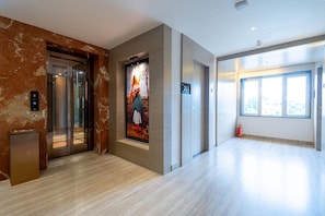 Elevator - Hotel Park Elite (Gannavaram)