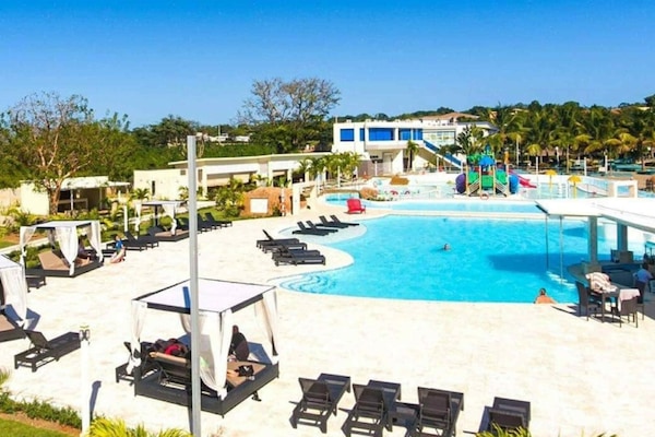 Lämmitetty uima-allas