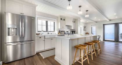 Ocean Front Saltbox 'SeaForever' w/Hot Tub