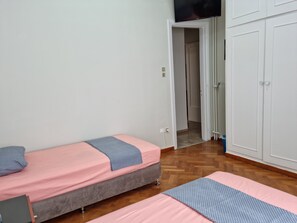 3 habitaciones, escritorio, tabla de planchar con plancha y wifi gratis 